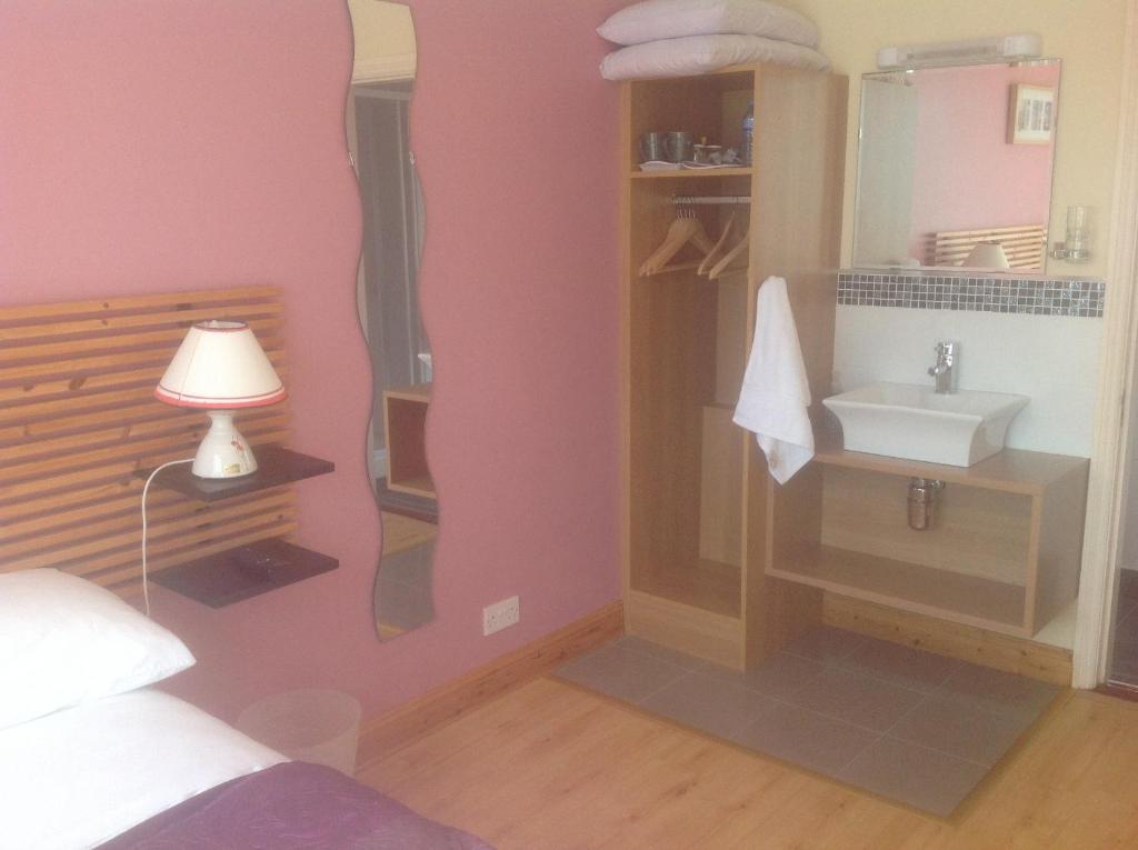 مبيت وإفطار Emlagh East Brownes الغرفة الصورة